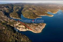 Exclusive sale, building plot, first row to the sea!