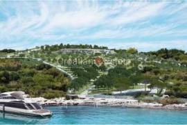 First row to the sea, large land with building permit, for sale