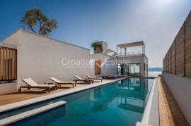 Luxury villa with sea view and pool, for sale