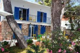 Hvar, nice house on the south side of the island, 1st row by the sea