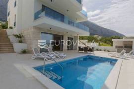 Makarska, newly built villa with pool