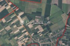 Laslovo, land area 4108 m², exit to two streets