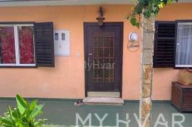 Flat with Garden in Hvar