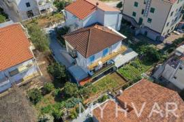 Flat with Garden in the City of Hvar