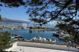 Split, attractive building land in the R1 zone, 1st row to the sea