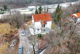 Jurdani, house with 4 apartments in a quiet location