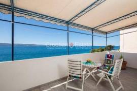 Wohnung mit zwei Wohneinheiten direkt am Meer, zu verkaufen