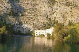 Dubrovnik Okolica - Komolac, Existing building with a project for a hotel