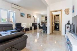 Solin, Vranjic, two-room comfortable apartment with garden