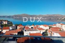 TROGIR, OKRUG GORNJI - Penthouse in a prime location with panoramic views of the sea and islands!