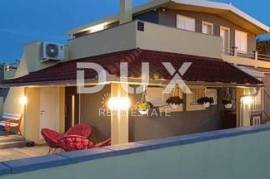ZADAR, NIN - apartment house by the beach