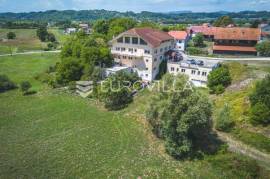 Appartment and office building, Igrišće