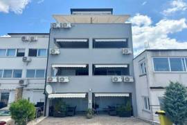 ATTRAKTIVES WOHNGEBÄUDE MIT SECHS WOHNUNGEN UND EINEM PENTHOUSE, 1000 M VOM MEER!
