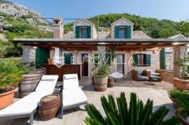 Brač, Murvica, stone house with five residential units and sea view