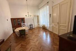 Osijek, City Center, 4-room apartment in an Art Nouveau building, park view
