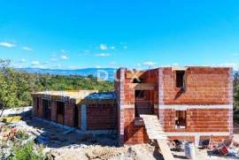 ISLAND OF KRK, VRBNIK - Ground floor apartment with swimming pool and garden