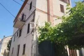ISLAND OF UGLJAN, KALI - Spacious house 180 m from the sea with four floors and three parking spaces!