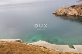 EILAND KRK, VRBNIK - uniek perceel grond op de eerste rij aan zee met een project voor een luxe gebouw met geldige bouwvergunning en panoramisch uitzicht!