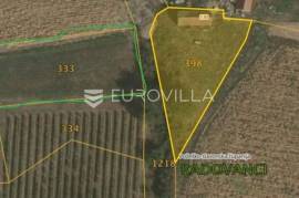 Velika, Radovanci 130, weekend house with panoramic views and additional land