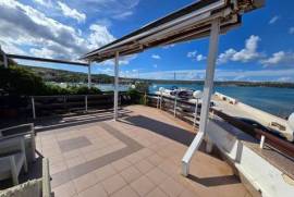 COMMERCIAL PROPERTY IN AN EXCLUSIVE LOCATION IN THE FIRST ROW TO THE SEA!