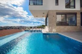 Trogir, Okrug Gornji. Villa in a dream location for sale