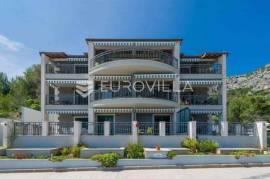 Hvar, Milna - apartment house with a swimming pool, total area 1,044 m²