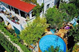 Hvar, three-storey house with additional building land