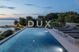 UGLJAN ISLAND, KALI - Luxury villa on the island, first row to the sea