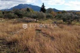 Šestanovac, an attractive building plot with an area of 4200 m²