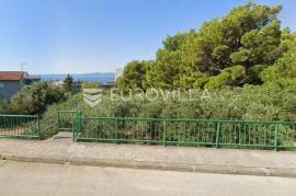 Makarska, Tučepi, attractive building land below the main road, covering an area of 1800 m²