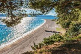 Brač, Bol, attractive agricultural plot with a surface area of 130,000 m², building possible