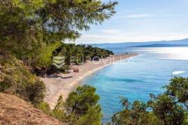 Bol, agricultural land in close proximity to the sea