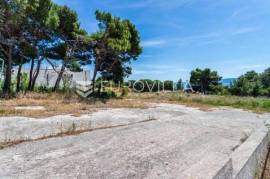 Brač, Bol, three building plots with permits, 1.983 m²