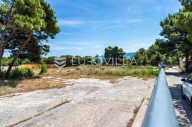 Brač, Bol, building plot with permit, 733 m²