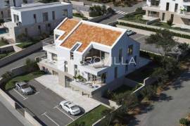 Brač, Supetar, commercial space on the ground floor with garden and storage room
