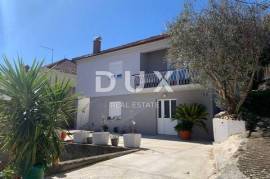 ZADAR, KALI - Renovated house, building land and parking