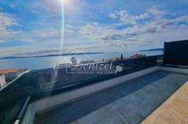 Okrug Gornji, Two-Bedroom Apartment with Roof Terrace and Sea View