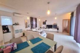 Okrug Gornji, Spacious Three-Bedroom Apartment for Sale