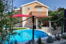 Okrug Gornji. Newly renovated Dalmatian style house with a small pool