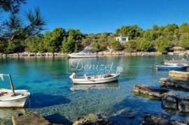 Ciovo, Okrug Gornji, Large Plot of 1,426 m2 in the First Row to the Sea