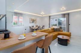 Okrug Gornji. Newly Renovated Three Bedroom Apartment Near the Sea