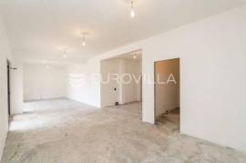 Dubrovnik, commercial space with 4 parking spaces in an exceptional location