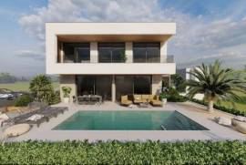 BUILDING LAND WITH VALID PERMIT, IN A QUIET LOCATION!