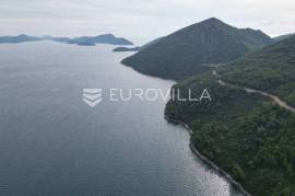 Pelješac, building plot 28,000 m² with hotel use, by the sea