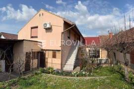 Đakovo, City Center - Spacious Two-Storey House with Two Separate Apartments