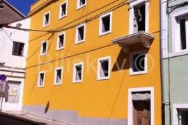 Drniš, house in row