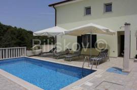 Splitska, island of Brač - villa with pool