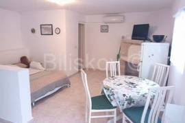 Hvar, for sale apartment 43 m2 + 14 m2 (studio apartment)