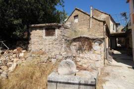 Klis, stone house on a large plot