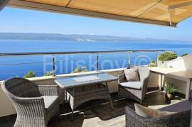 Mimice two-bedroom apartment, sea view, parking in the garage
